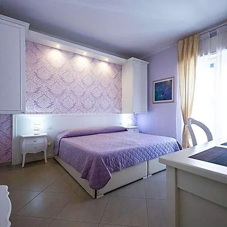 Brindesi Bed & Breakfast 4*